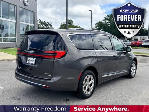 Used 2021 Chrysler Pacifica Limited AWD/4WD image 7