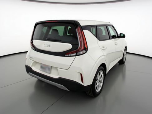 Used 2025 Kia Soul LX w/ LX Technology Package image 9
