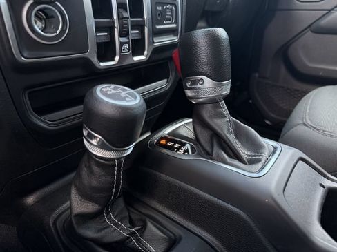Used 2023 Jeep Wrangler Unlimited Sahara AWD/4WD image 19