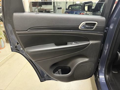 Used 2020 Jeep Grand Cherokee Limited w/ Luxury Group II image 12