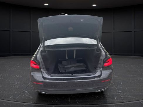 Used 2023 BMW 530i xDrive 530i xDrive w/ Premium Package image 15