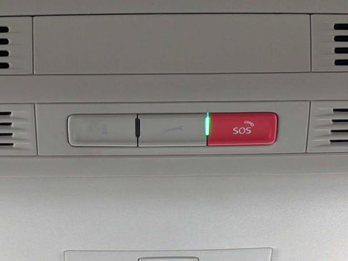 Certified 2025 Volkswagen Taos SE w/ Panoramic Sunroof Package image 21