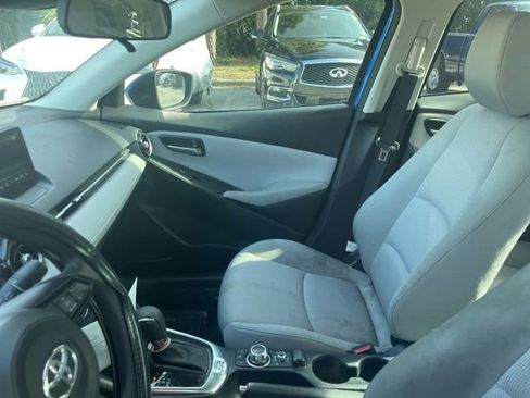 Used 2019 Toyota Yaris LE FWD image 9