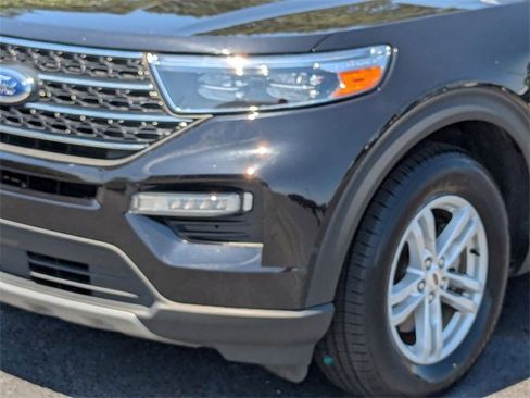 Used 2024 Ford Explorer XLT w/ Equipment Group 202A image 9