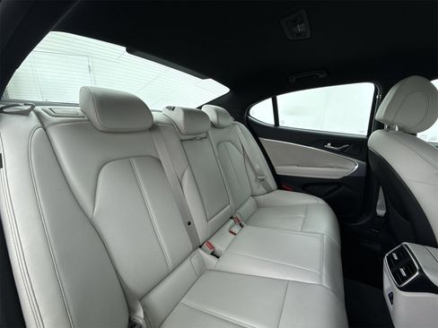 Used 2024 Genesis G70 2.5T image 40