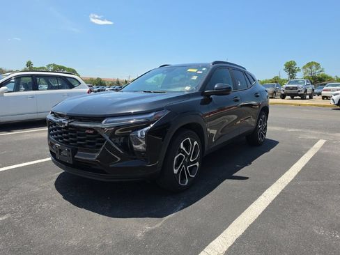 Used 2024 Chevrolet Trax RS w/ Sunroof Package FWD image 5