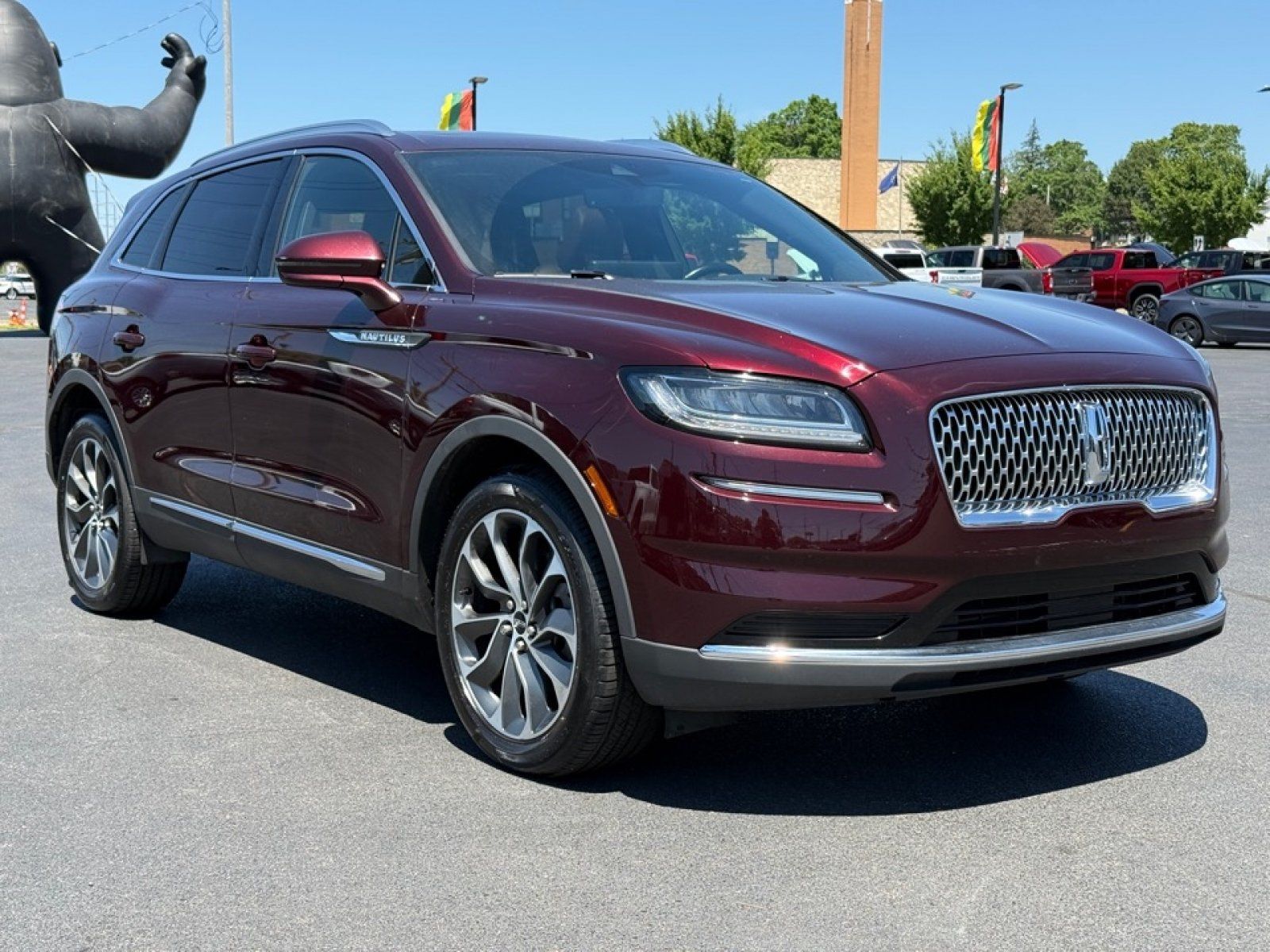 Used 2023 Lincoln Nautilus Reserve AWD/4WD image 2
