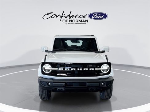 New 2025 Ford Bronco Outer Banks image 2