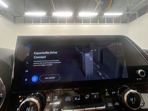 Used 2023 Toyota Highlander Platinum image 26