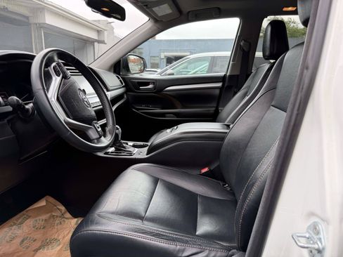 Used 2016 Toyota Highlander XLE AWD/4WD image 16