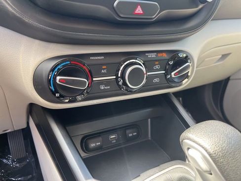 Used 2023 Kia Soul LX w/ LX Technology Package FWD image 24