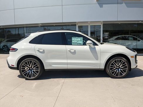 Certified 2025 Porsche Macan image 8