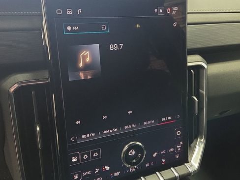 Used 2025 GMC Acadia Elevation image 19