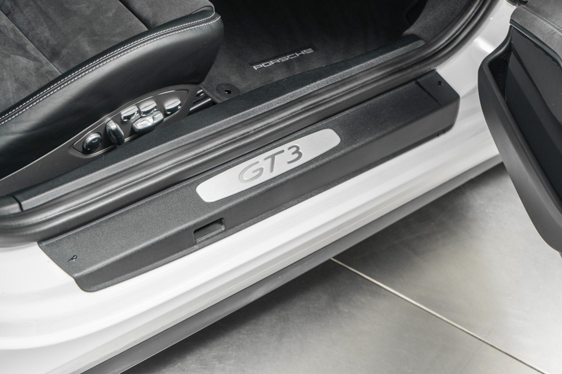 Used 2014 Porsche 911 GT3 RWD image 31