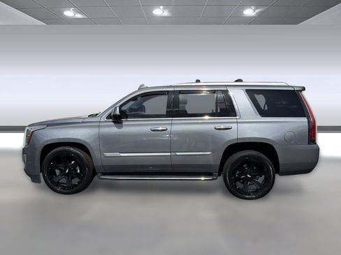Used 2019 Cadillac Escalade Luxury AWD/4WD image 2