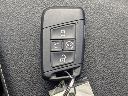 Used 2024 Volkswagen Jetta SE image 31