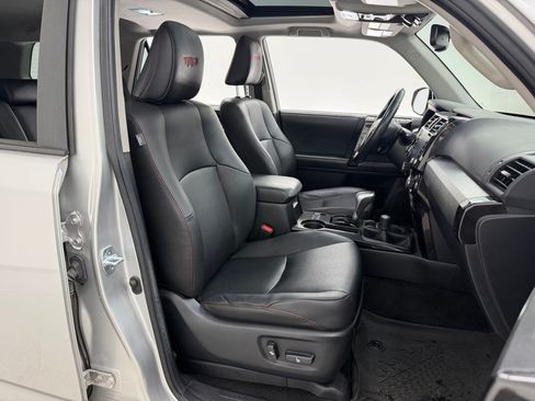 Used 2021 Toyota 4Runner TRD Off-Road Premium w/ Moonroof Package AWD/4WD image 25