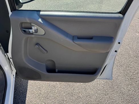Used 2013 Nissan Frontier S image 41