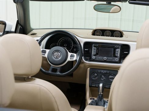 Used 2013 Volkswagen Beetle TDI FWD image 11