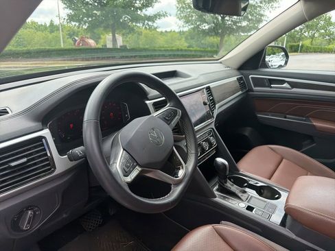 Used 2022 Volkswagen Atlas SE w/ Panoramic Sunroof Package FWD image 8