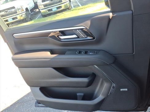 New 2026 Chevrolet Suburban Premier image 8