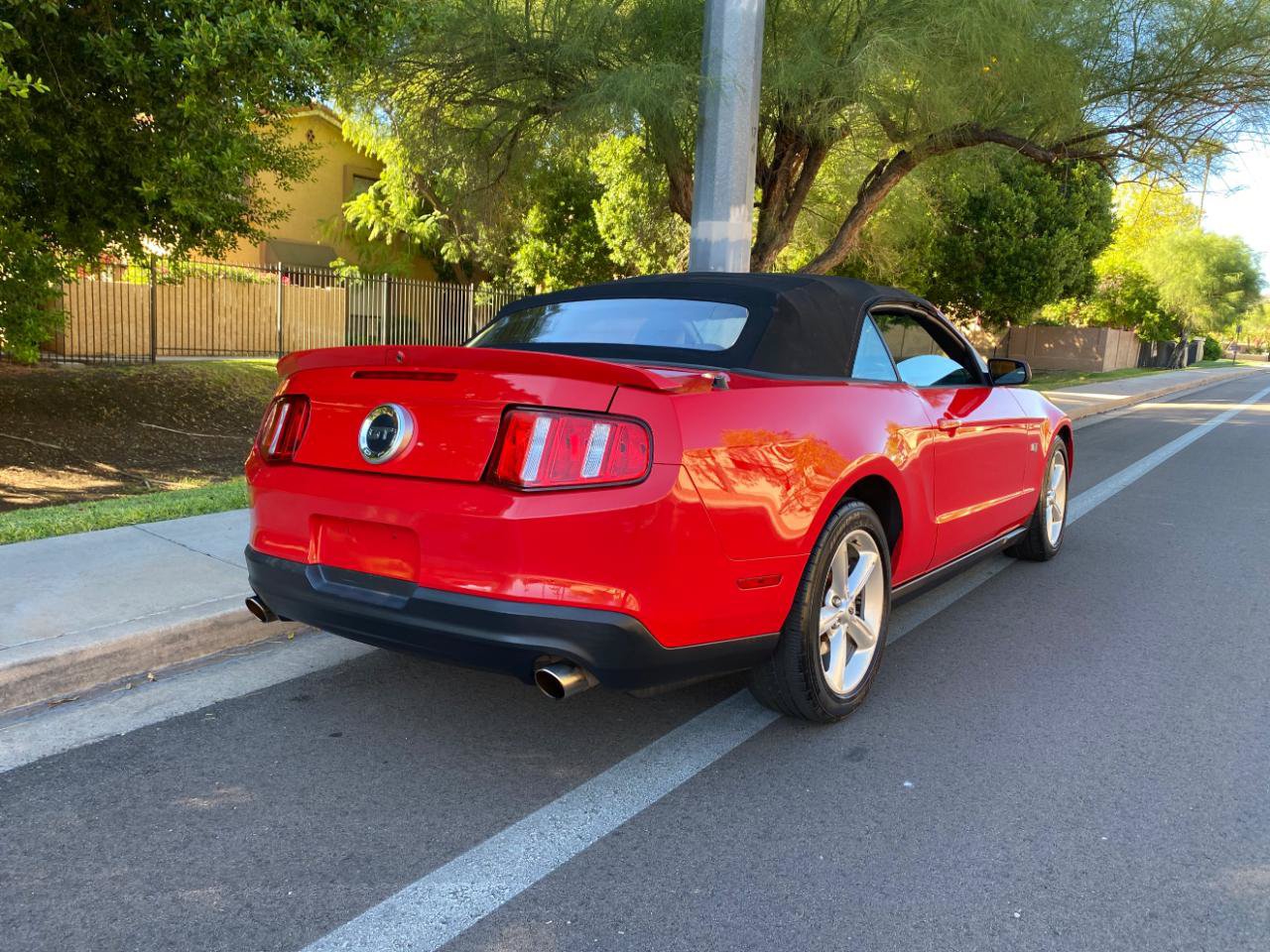 Used 2010 Ford Mustang GT RWD image 10