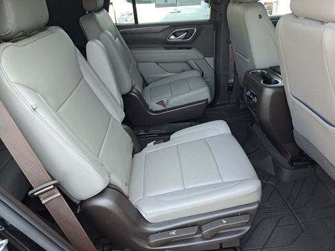 Used 2022 Chevrolet Tahoe LT w/ Luxury Package AWD/4WD image 14