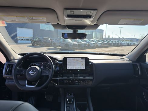 Certified 2025 Nissan Pathfinder SL image 28