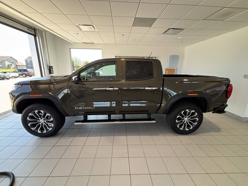 Used 2024 GMC Canyon Denali AWD/4WD image 3