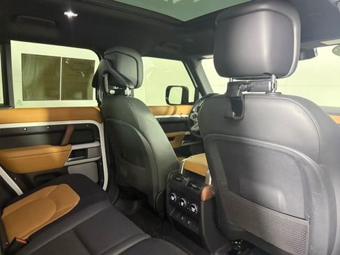 Used 2024 Land Rover Defender 130 X-Dynamic SE image 30