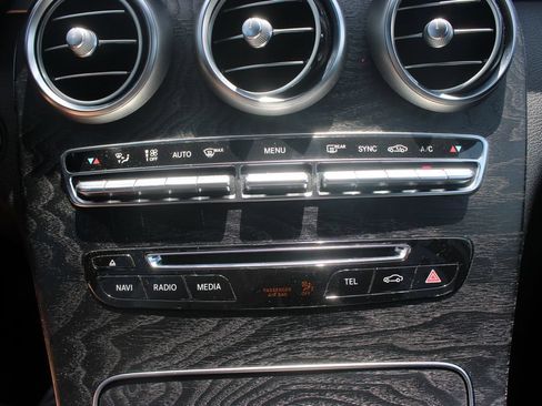 Used 2017 Mercedes-Benz GLC 300 image 31