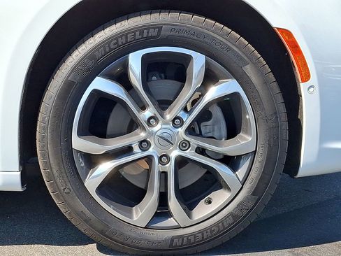 Used 2022 Chrysler Pacifica Pinnacle AWD/4WD image 8