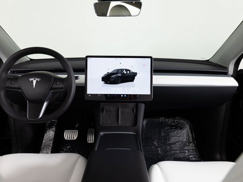 Used 2024 Tesla Model Y Performance image 33