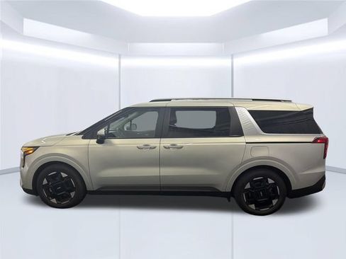 Used 2026 Kia Carnival EX FWD image 2