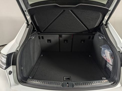 New 2026 Porsche Macan AWD/4WD image 17