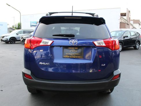 Used 2015 Toyota RAV4 LE FWD image 4