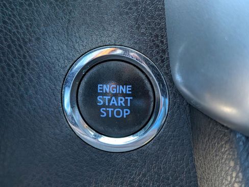 Used 2019 Toyota Highlander SE image 29