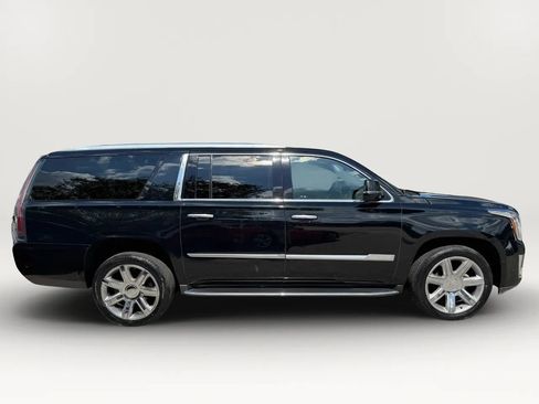 Used 2020 Cadillac Escalade ESV Luxury AWD/4WD image 2