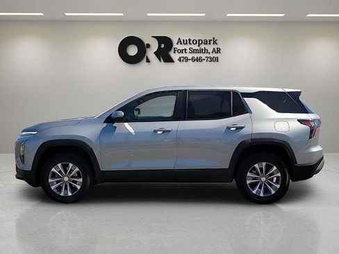 Used 2025 Chevrolet Equinox LT image 3