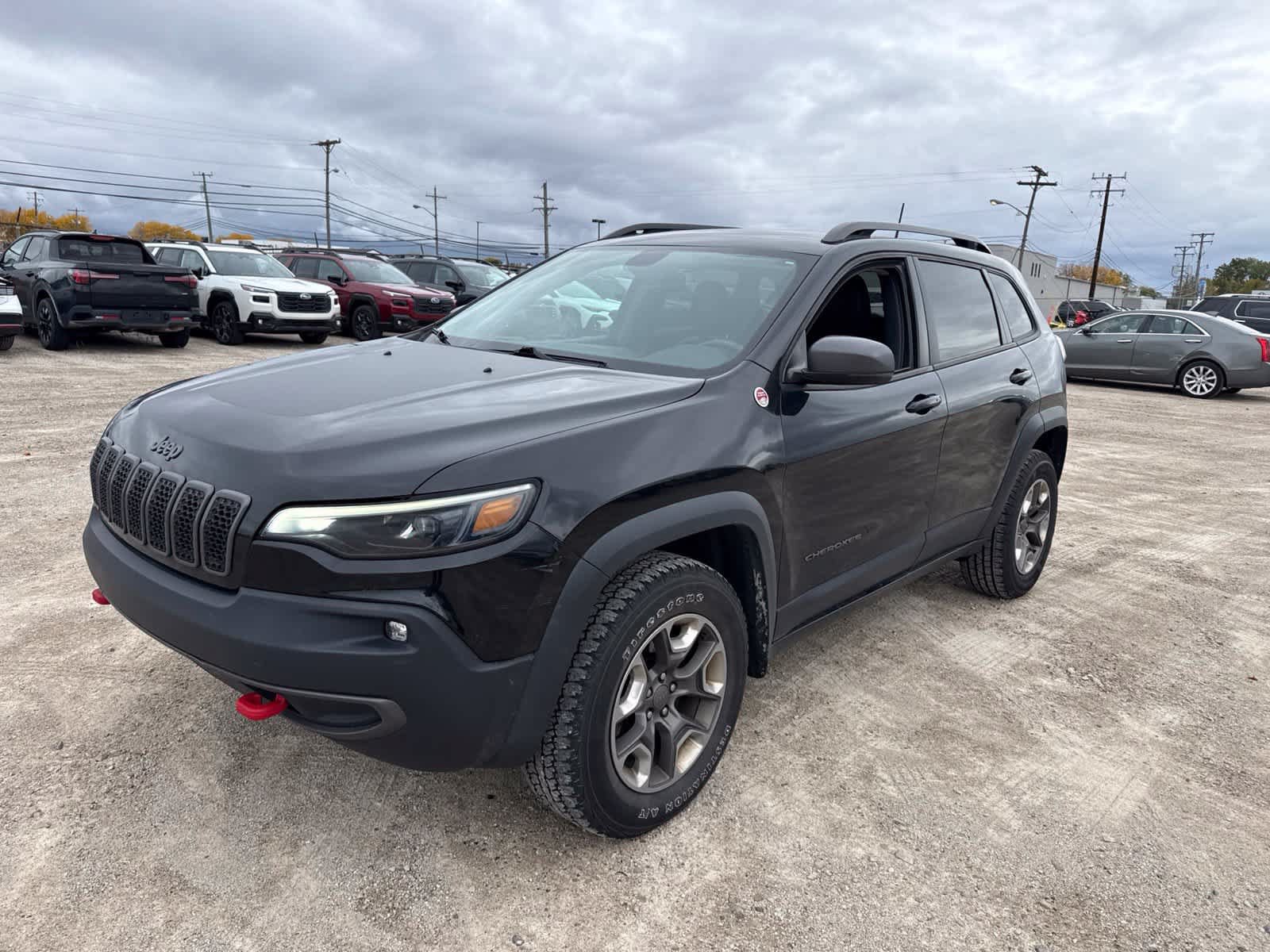 Used 2019 Jeep Cherokee Trailhawk w/ Cold Weather Group AWD/4WD image 1