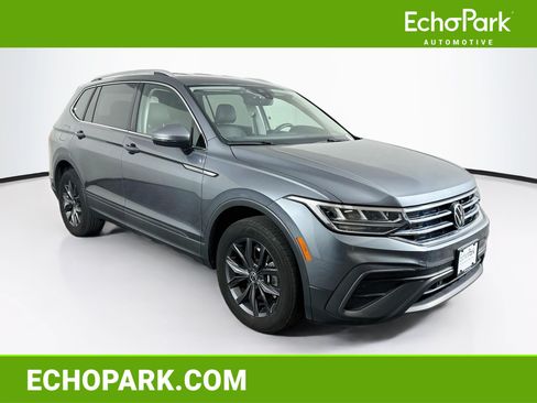 Used 2024 Volkswagen Tiguan SE FWD image 1