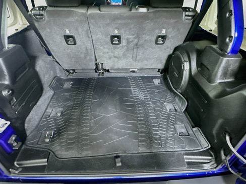 Used 2018 Jeep Wrangler Unlimited Rubicon AWD/4WD image 27