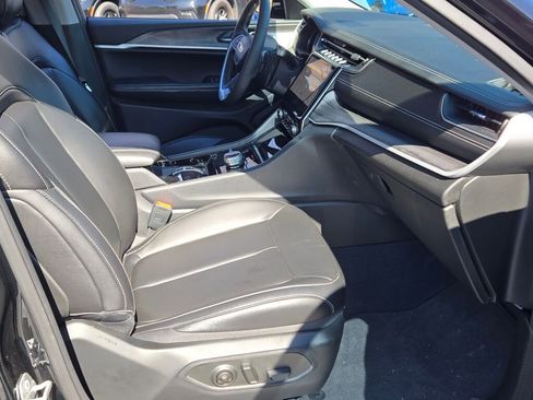 Used 2023 Jeep Grand Cherokee L Limited w/ Luxury Tech Group II image 4