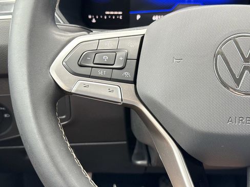 Used 2022 Volkswagen Tiguan SE image 8