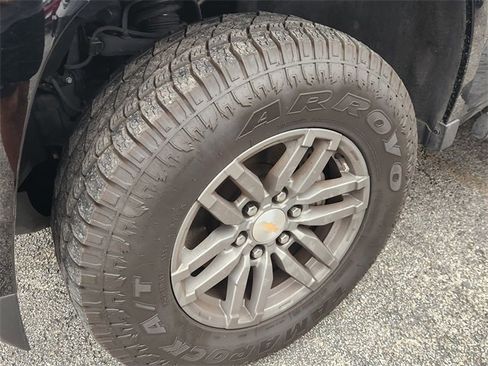 Used 2024 Chevrolet Colorado LT w/ LT Convenience Package II image 10