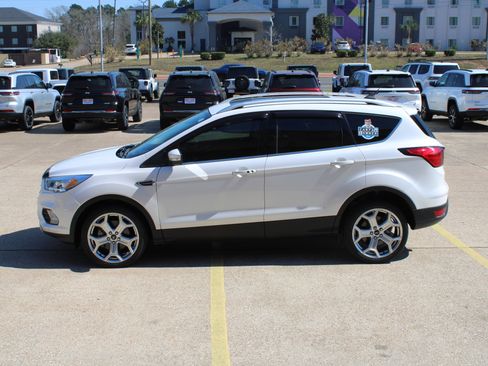 Used 2019 Ford Escape Titanium image 10