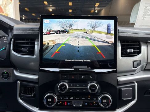 Used 2024 Ford Expedition XLT AWD/4WD image 40