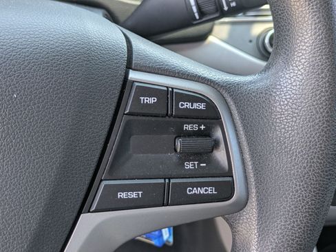 Used 2017 Hyundai Elantra SE FWD image 20