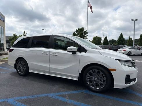Certified 2026 Honda Odyssey Touring image 4