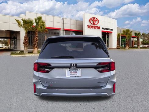 Used 2025 Honda Odyssey Touring image 5